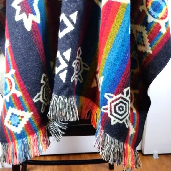 Hooded Peruvian Poncho with Aztec Inca turtle Designs. Turtle. hooded.. Aztec - Picture 8 of 15